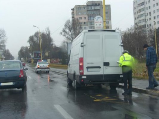S-a urcat la volan fără permis şi s-a ales cu dosar penal